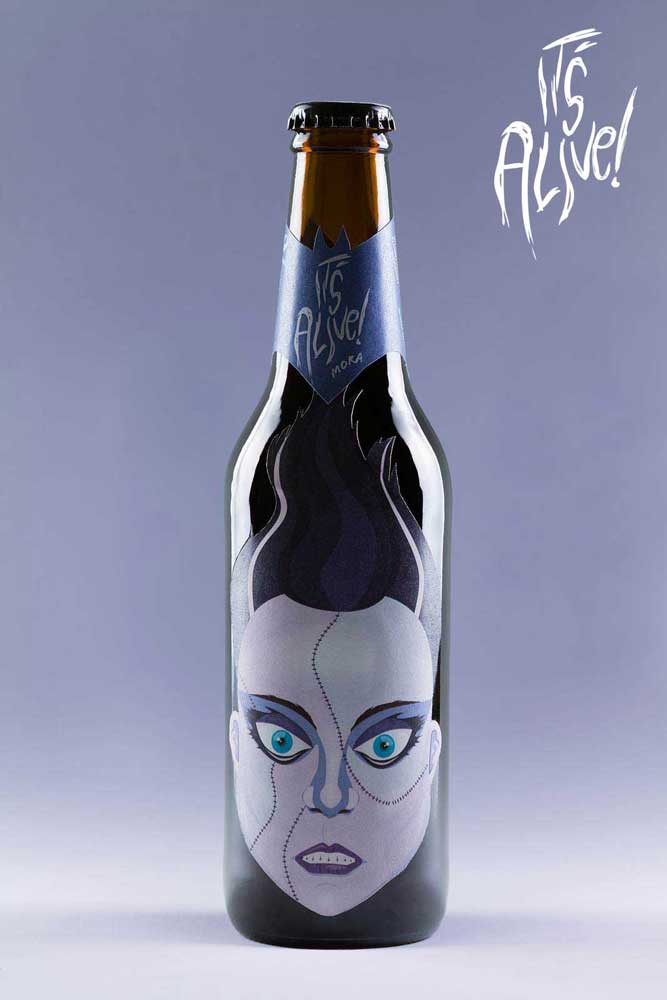 Diseño de packaging de cerveza It's Alive! - Novia de Frankenstein, color morado, sabor mora (botella) - Bizarro Gráfico