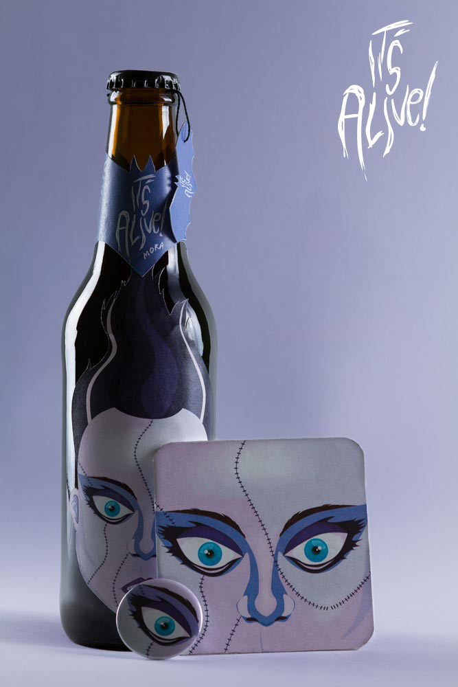 Diseño de packaging de cerveza It's Alive! - Novia de Frankenstein (regalos de posavasos y chapa) - Bizarro Gráfico