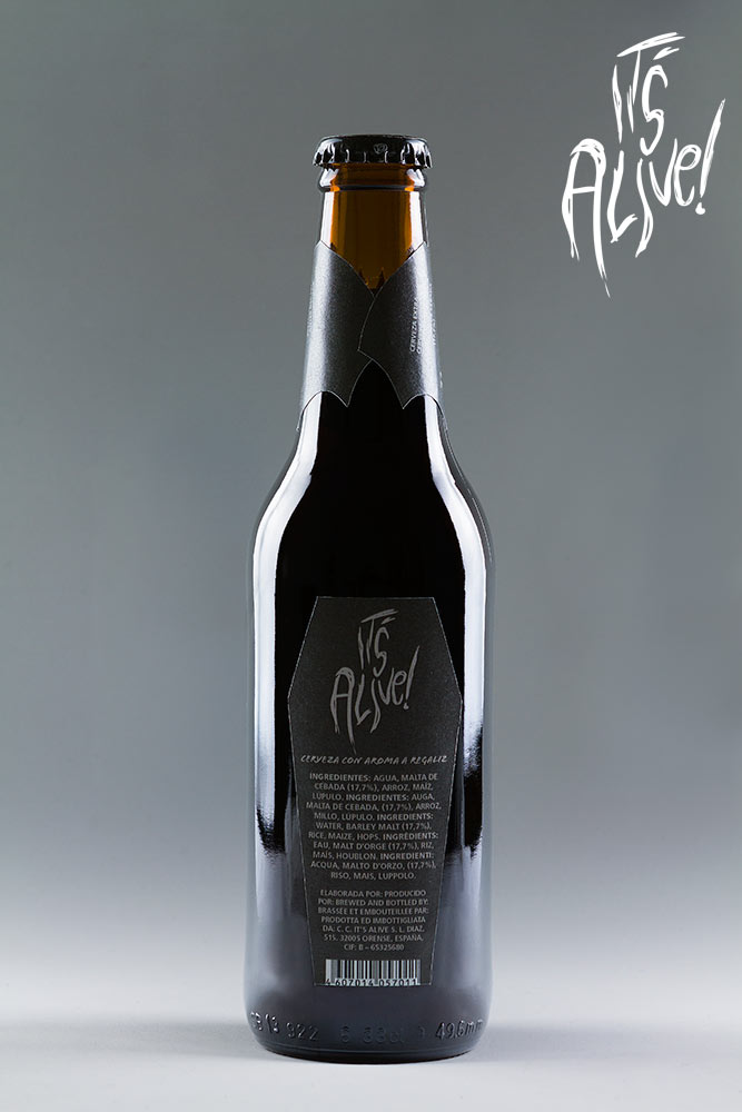 Diseño de packaging de cerveza It's Alive! - Hombre Lobo, color marrón oscuro, sabor regaliz (botella, vista trasera) - Bizarro Gráfico