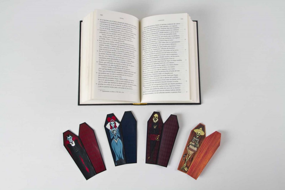 Diseño de marcapáginas originales con forma de ataud - colección desplegada - Bizarro Gráfico