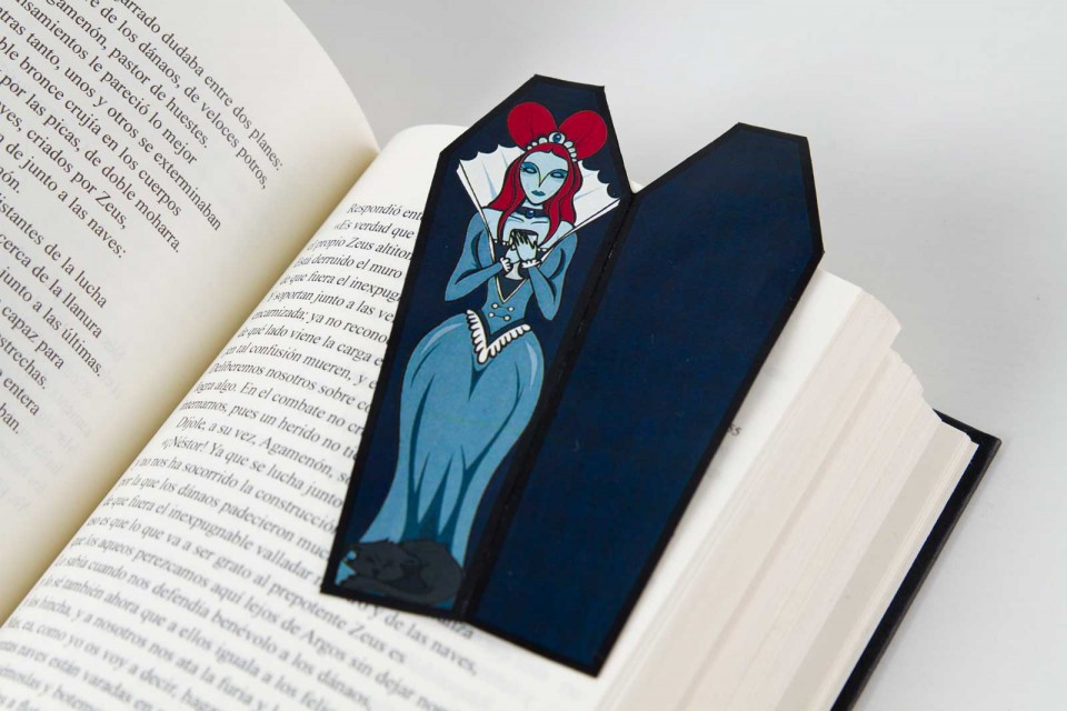 Diseño de marcapáginas originales con forma de ataud - Erzsébet - Bizarro Gráfico