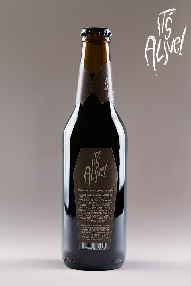 Diseño de packaging de cerveza It's Alive! - Momia, color marrón, sabor café (botella, vista trasera) - Bizarro Gráfico