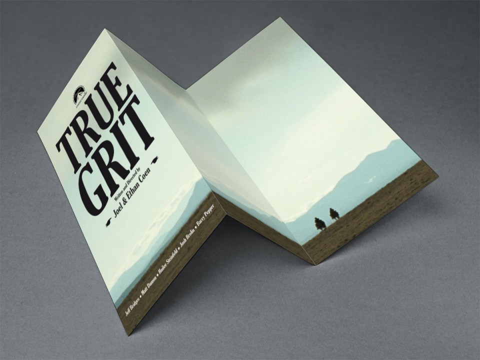 Diseño de tríptico promocional para película western "True Grit" (exterior) - Bizarro Grafico